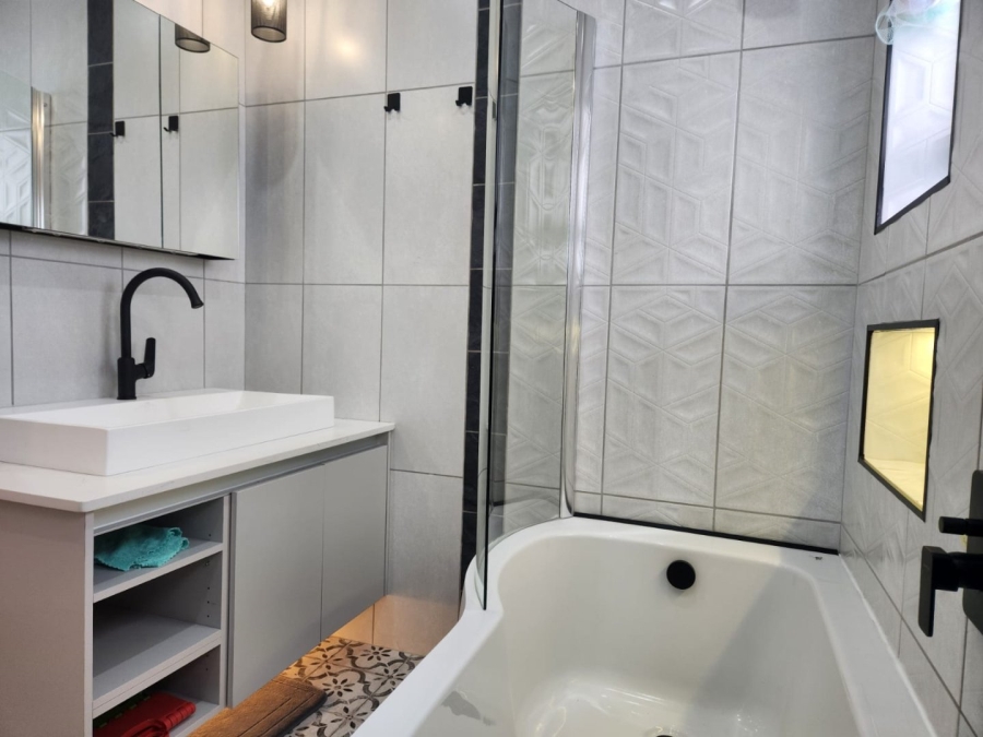 3 Bedroom Property for Sale in Mont Fleur Mountain Estate Western Cape